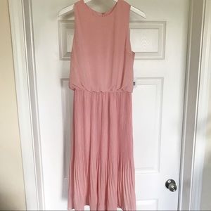 NWT JustFab Pleated Midi Dress in Bridal Rose